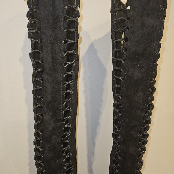 Over knee thigh high boots - Picture 4 of 9